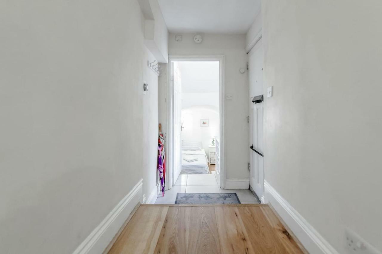 3 Bedroom Garden Flat - Central Location Лондон Экстерьер фото